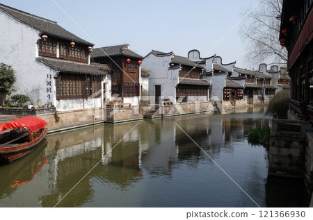 Traditional houses along the Grand Canal, ancient town of Yuehe in Jiaxing, Zhejiang Province, China 121366930