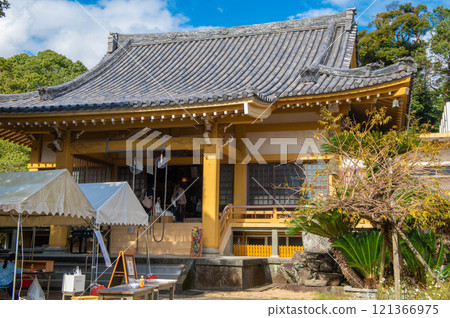 The exterior of Jufukuji Temple (Sasebo City) The exterior of Jufukuji Temple (Sasebo City) 121366975