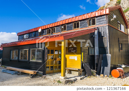 Daitenjo Hutte, starting point of Kisaku Shindo trail, Northern Alps, Mt. Daitenjo Panorama Ginza traverse 121367166