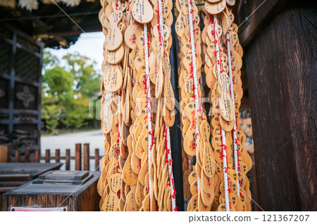 Photographing Toyokuni Shrine in spring, which enshrines Toyotomi Hideyoshi in Higashiyama Ward, Kyoto City Photographing Toyokuni Shrine in spring, which enshrines Toyotomi Hideyoshi in Higashiyama Ward, Kyoto City 121367207