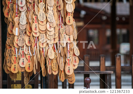 Photographing Toyokuni Shrine in spring, which enshrines Toyotomi Hideyoshi in Higashiyama Ward, Kyoto City Photographing Toyokuni Shrine in spring, which enshrines Toyotomi Hideyoshi in Higashiyama Ward, Kyoto City 121367233
