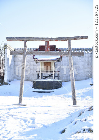 拍攝北海道鹿部町濱中神社冬天的景色 拍攝北海道鹿部町濱中神社冬天的景色 121367325