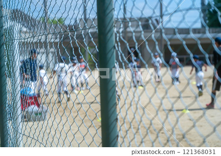 夢想成為職業棒球選手並努力奮鬥的棒球少年 121368031