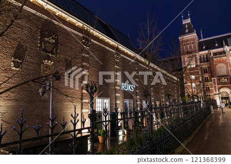 night time in amsterdam 121368399