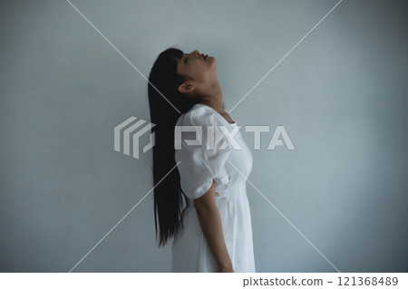 有麻煩的年輕女人 121368489