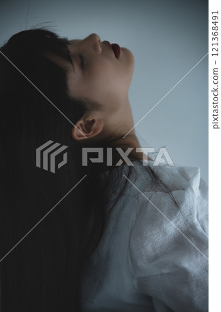 有麻煩的年輕女人 121368491