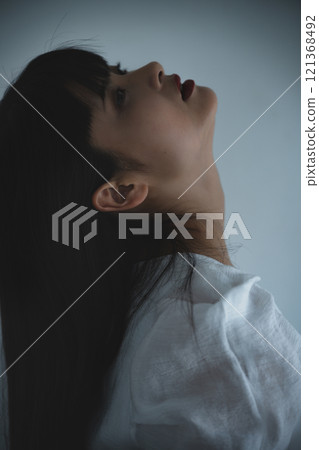 有麻煩的年輕女人 121368492