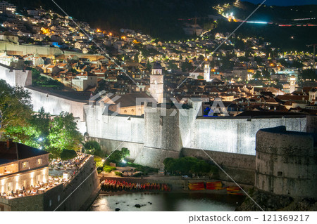 Beautiful night view of the Old Town of Dubrovnik 121369217