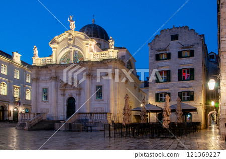 Beautiful night view of the Old Town of Dubrovnik 121369227