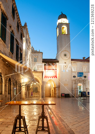 Beautiful night view of the Old Town of Dubrovnik 121369228