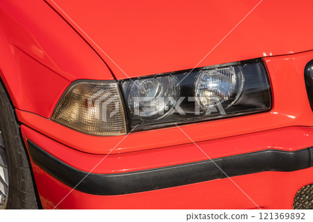 Headlight of the old car 121369892