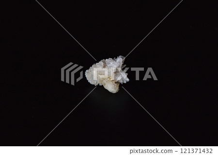 排出輸尿管結石的特寫照片 排出輸尿管結石的特寫照片 121371432