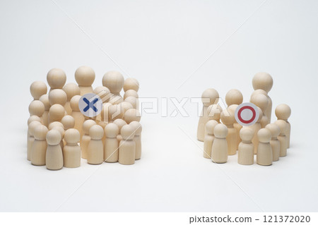 Image of majority and minority, with the majority being the opposite Image of majority and minority, with the majority being the opposite 121372020