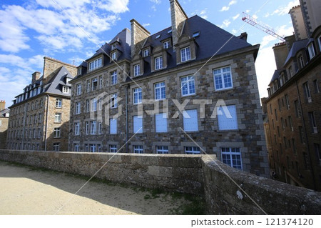 View of the medieval cityscape from the ramparts of Saint-Malo 121374120