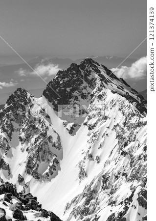 從北阿爾卑斯山唐澤嶽山頂眺望:報紙廣告的前穗高嶽和富士山 從北阿爾卑斯山唐澤嶽山頂眺望:報紙廣告的前穗高嶽和富士山 121374139