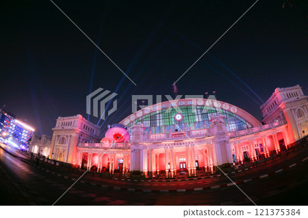 2024 年曼谷燈光節期間泰國曼谷華南蓬站 121375384