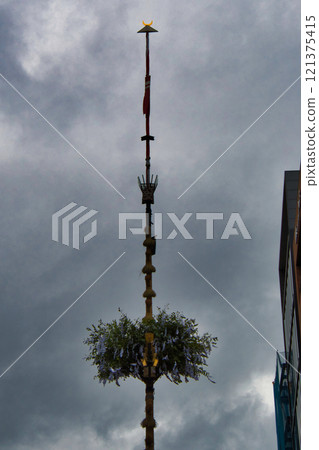 Tsukihoko float and its wooden pole, Kyoto 121375415