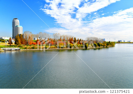 新荒川大橋/從荒川眺望川口市（埼玉縣川口市） [2024.11] 121375421