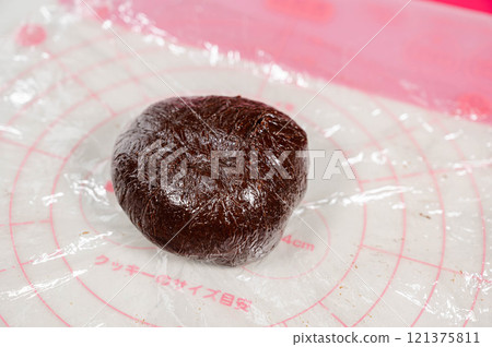 Rounded cocoa cookie dough Rounded cocoa cookie dough 121375811