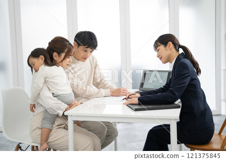 A businesswoman visiting a home to explain a product or service 121375845