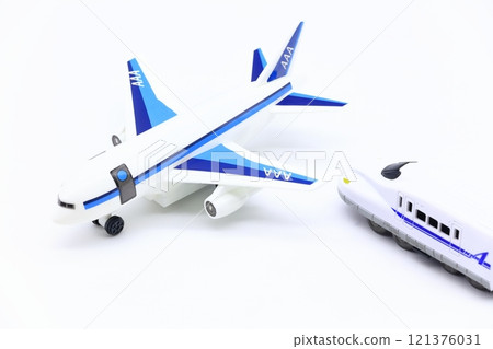 旅行/交通形象（新幹線和飛機） 121376031