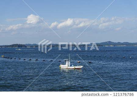 從遊船上看到的松島灣海景 從遊船上看到的松島灣海景 121376786