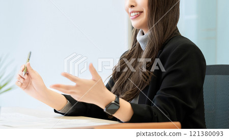 開會的女商人 開會的女商人 121380093