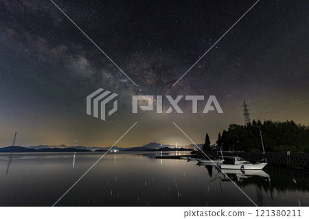 瀨戶內春天的星空－漁港上空的銀河 121380211