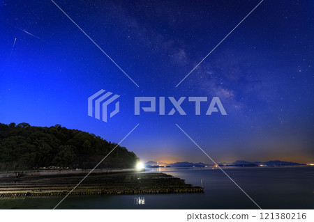 Spring starry sky in Setouchi: The Milky Way in the pre-dawn sky 121380216