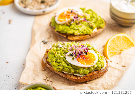 Toast with avocado 121381295