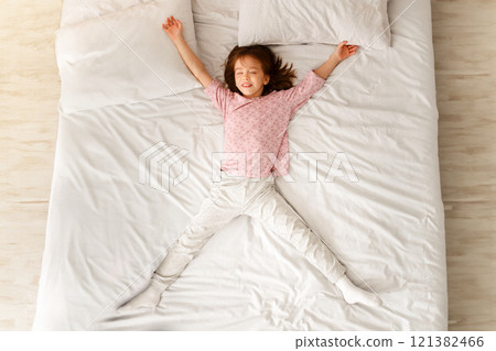 Dad and little girl sleeping together on bed, top view, fatherhood, parenthood, love concept Dad and little girl sleeping together on bed, top view, fatherhood, parenthood, love concept 121382466