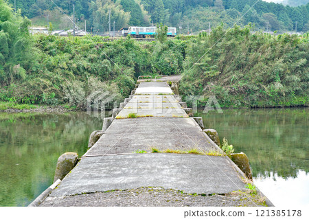 [Wakai Submerged Bridge (Shimanto River)] Shimanto Town, Takaoka District, Kochi Prefecture 121385178
