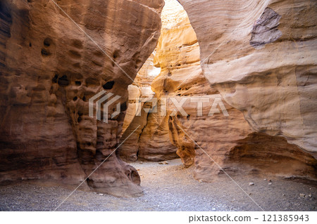 Beautiful labyrinths in the gorge of the red canyon in Eilat, israel 121385943