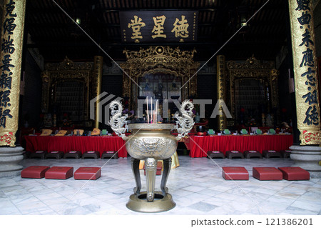old Taoist chinese buddhist temple 121386201