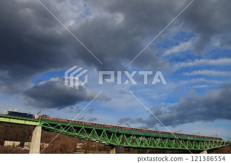 傍晚時分,EF64-1030牽引的前往甲府的仙后座號在中央本線行駛_2024年12月21日拍攝 傍晚時分,EF64-1030牽引的前往甲府的仙后座號在中央本線行駛_2024年12月21日拍攝 121386554