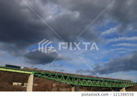 Cassiopeia Journey to Kofu, towed by EF64-1030 locomotive, running on the Chuo Line as dusk approaches_Photographed on 2024/12/21 121386556