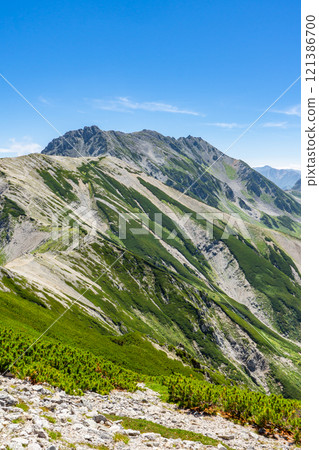 從通往北阿爾卑斯山的山路看到的立山和正子山 攀登劍岳 從通往北阿爾卑斯山的山路看到的立山和正子山 攀登劍岳 121386700