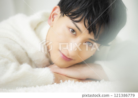 年輕人睡覺 121386779