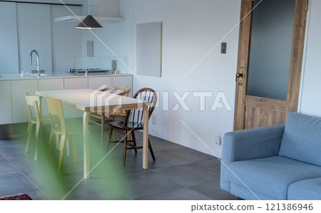 A room with no one A room with no one 121386946