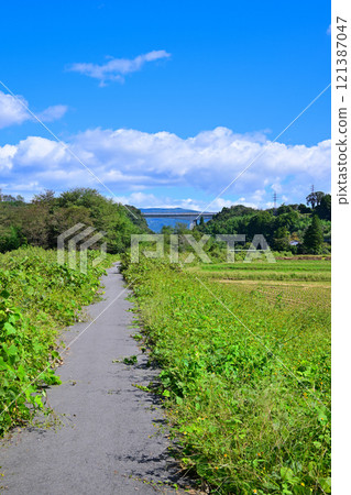 Countryside scenery along the Usune River in early autumn, Numata City Countryside scenery along the Usune River in early autumn, Numata City 121387047