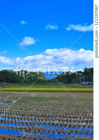 Rural scenery along the Usune River in early autumn, with the Kan'etsu Expressway in the distance, Numata City 121387067