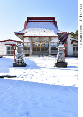 Photographing the grounds of Honbetsu Inari Shrine in winter in Shikabe, Hokkaido Photographing the grounds of Honbetsu Inari Shrine in winter in Shikabe, Hokkaido 121387453