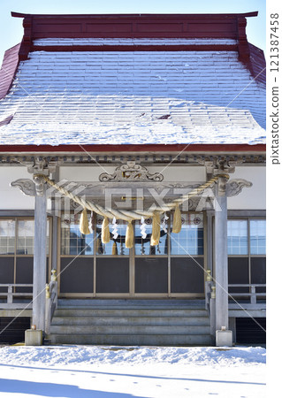 拍攝北海道鹿部町本別稻荷神社境內的冬季風景 121387458