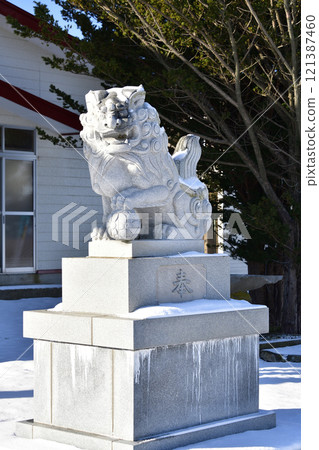 拍攝北海道鹿部町本別稻荷神社境內的冬季風景 拍攝北海道鹿部町本別稻荷神社境內的冬季風景 121387460