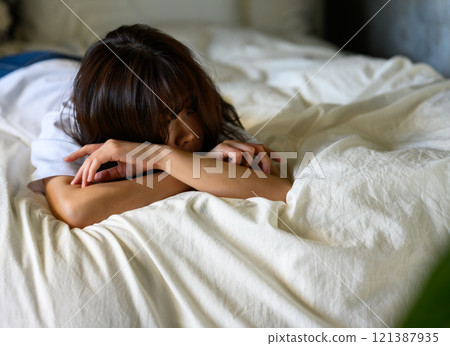 A collection of studio portraits 121387935