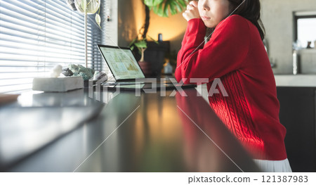 A collection of studio portraits 121387983