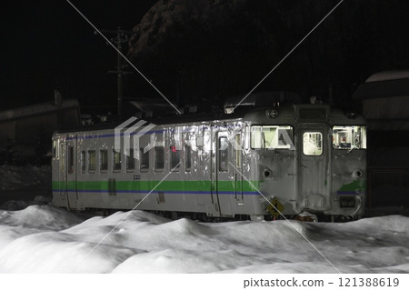 Winter: Sekihoku Main Line Kiha 40 parked on a siding at Engaru Station late at night 121388619