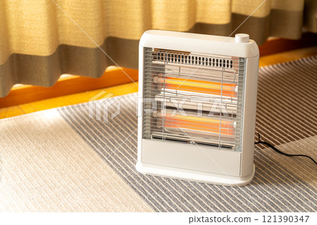 房間裡有電暖器 房間裡有電暖器 121390347