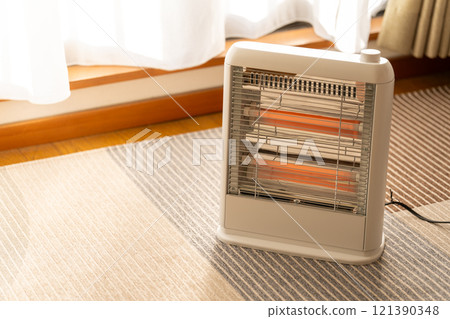 房間裡有電暖器 房間裡有電暖器 121390348