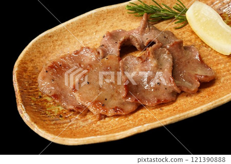 Beef tongue slices 121390888